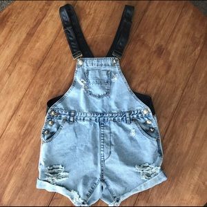 One Teaspoon Size 29 Overall Shorts / Shortalls
